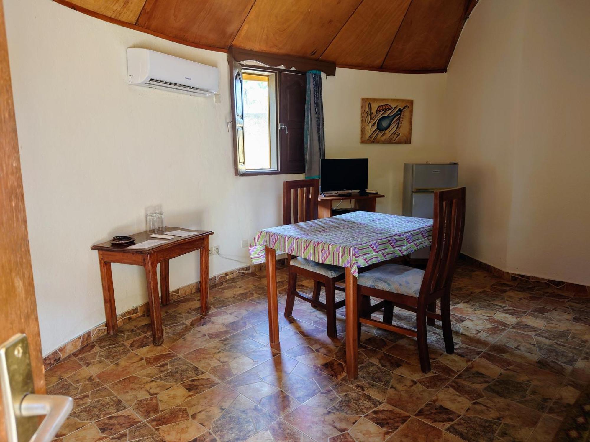 Rundbungalow Auf Lionsrest Grand-Bassam Extérieur photo